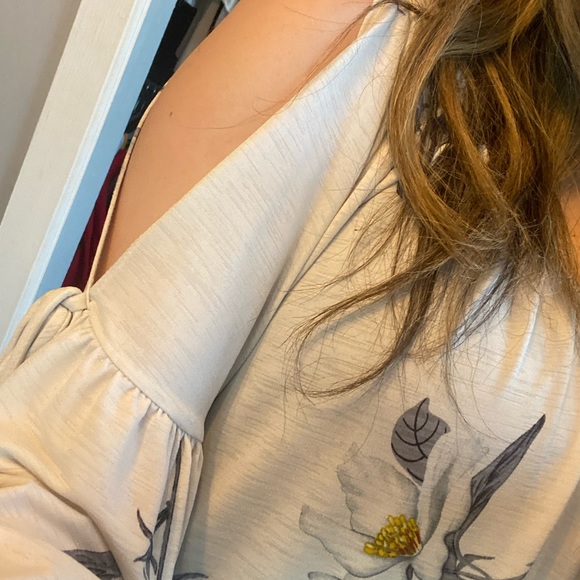 Lightly used MyStory off the shoulder flowing shirt with soft stretchy fabric. - Picture 4 of 6